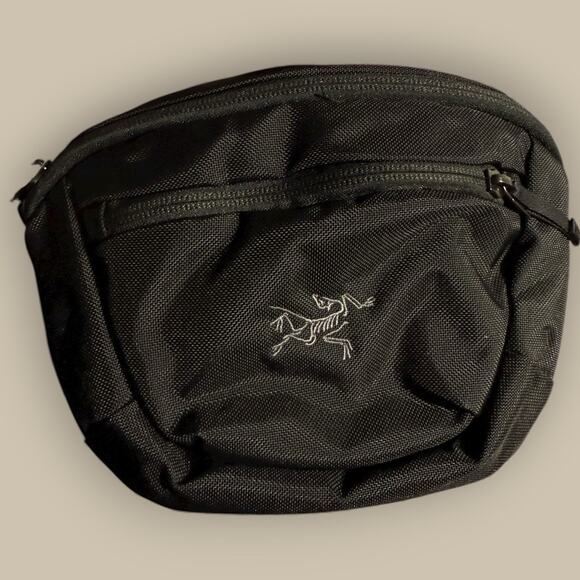 Arc’teryx Maka 1 Waistpack Crossbody Bag Belt Bag Black Logo Fanny Pack Hiking - Picture 1 of 3